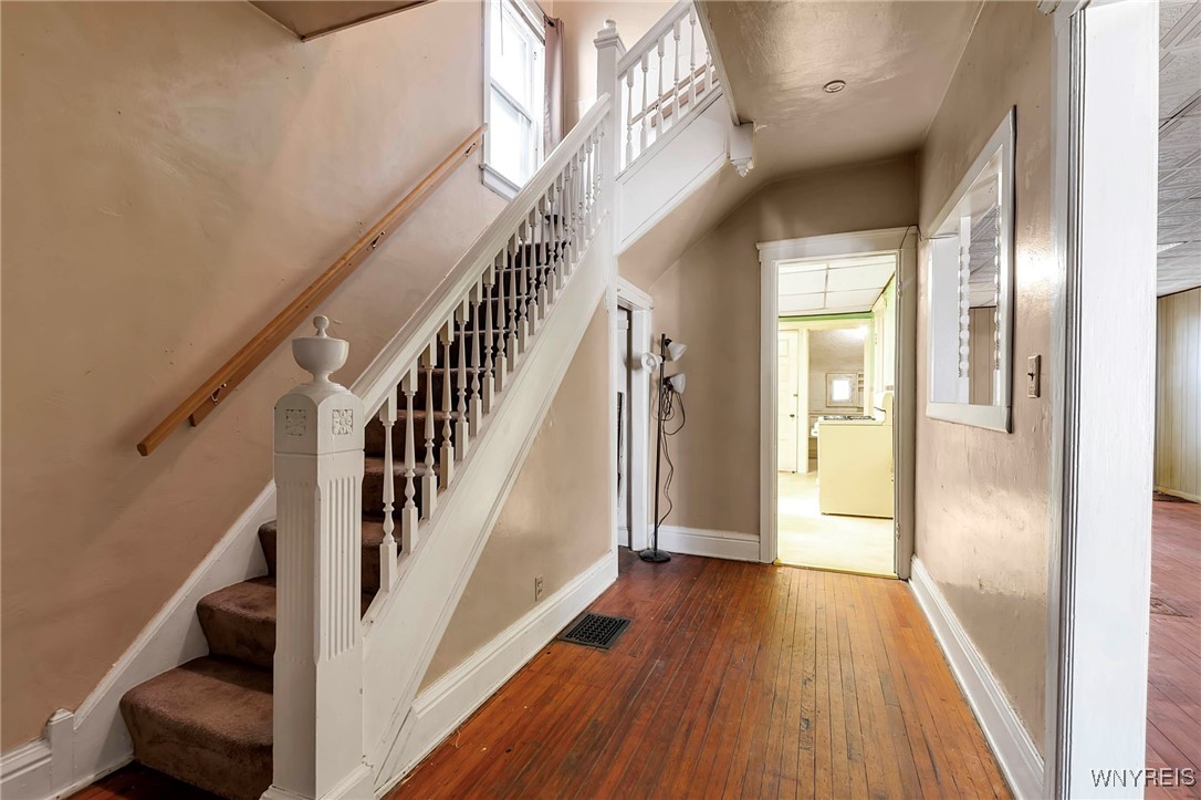 34 Riverside Avenue Buffalo, NY 14207 - Photo 9 of 39