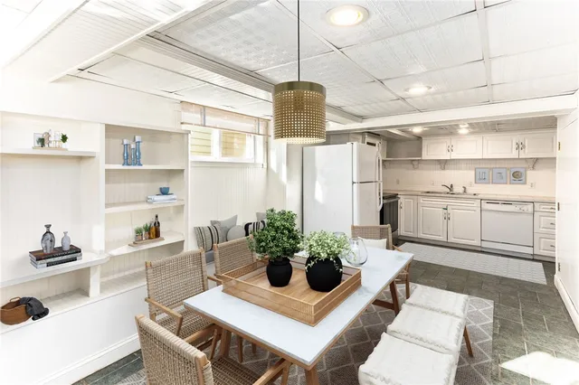 $1,095,000 | 7 Cozzens Court, Newport, RI 02840