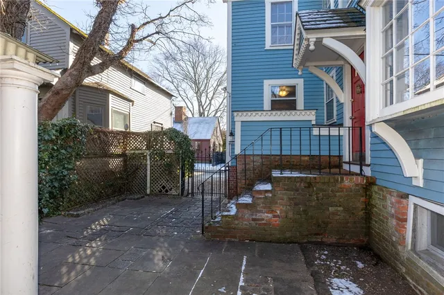 $1,095,000 | 7 Cozzens Court, Newport, RI 02840