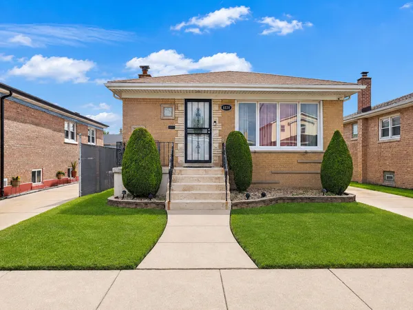 $419,900 | 8630 South Kilbourn Avenue, Chicago, IL 60652