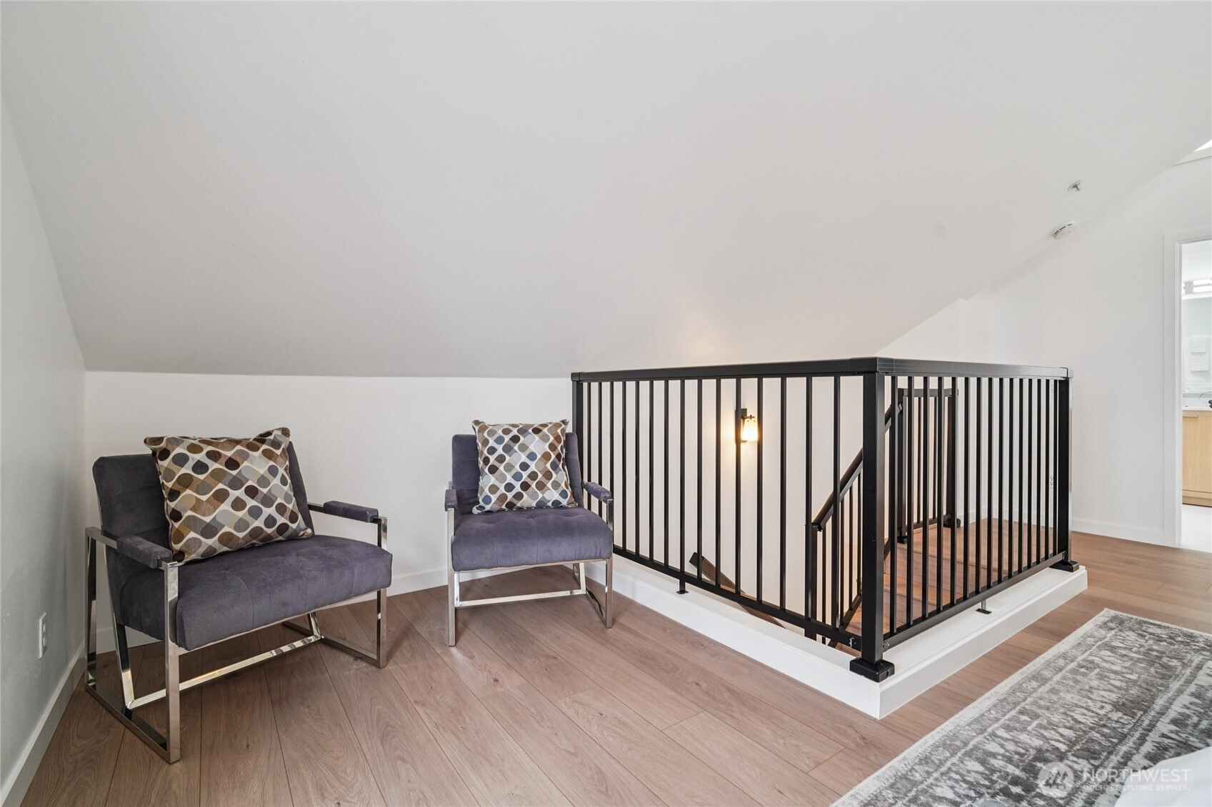 127 25th Avenue East, Unit B Seattle, WA 98112 - Photo 27 of 40
