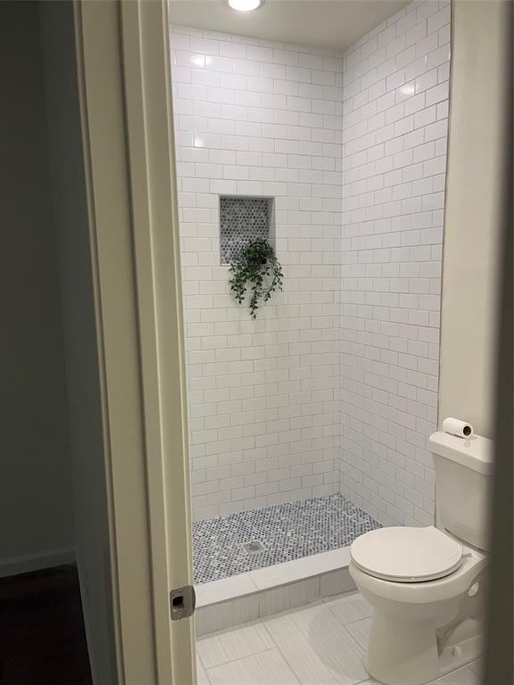 315 Hobson Street Weatherford, TX 76086 - Photo 16 of 24 a bathroom with a toilet and a shower