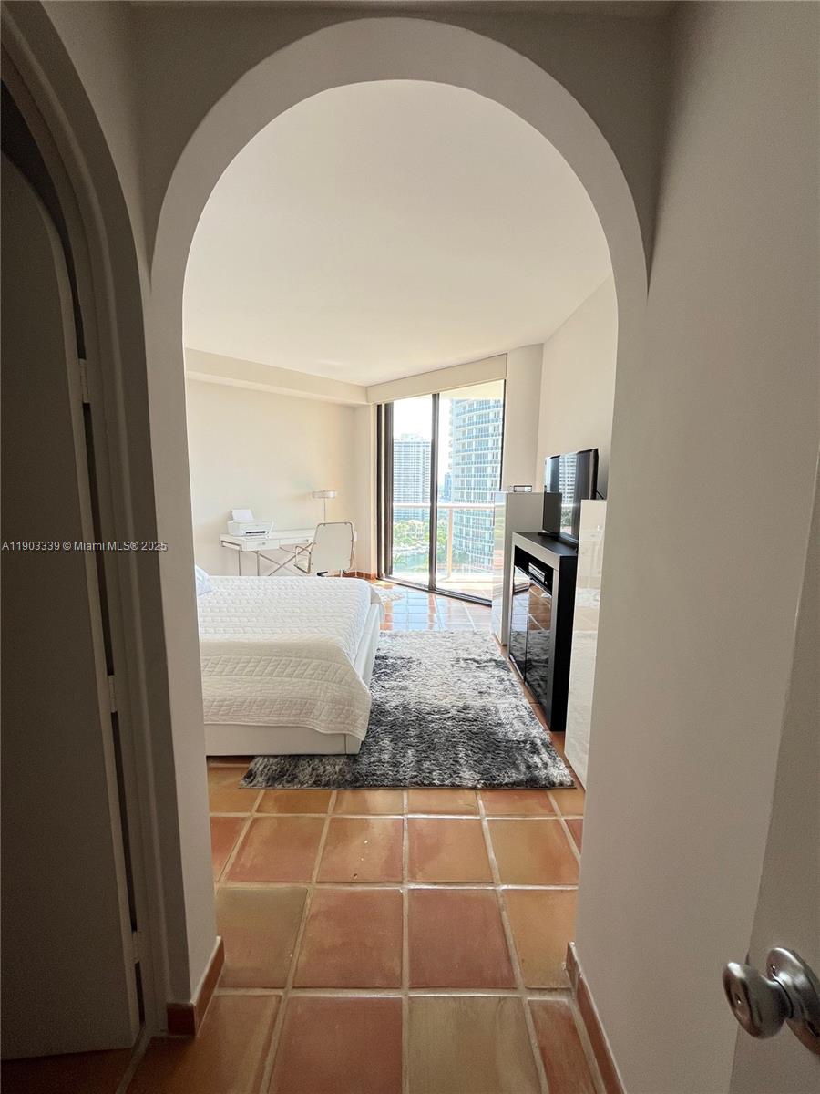 4000 Island Boulevard, Unit 1703 Aventura, FL 33160 - Photo 16 of 29