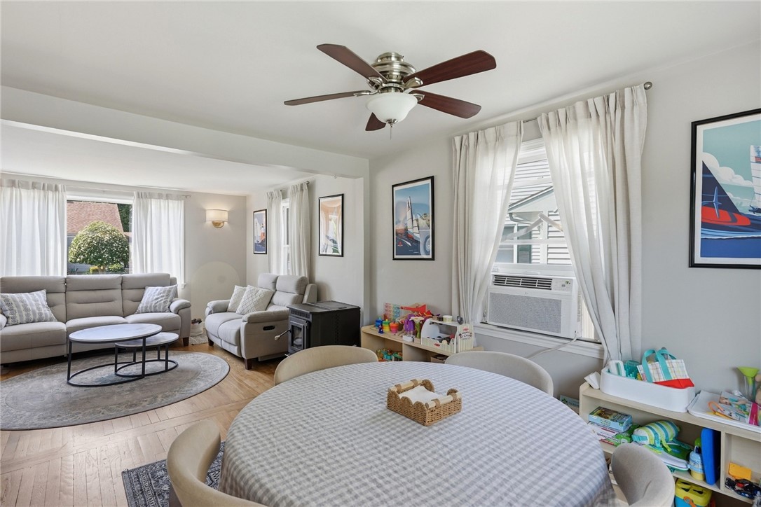 25 King Road Middletown, RI 02842 - Photo 11 of 44