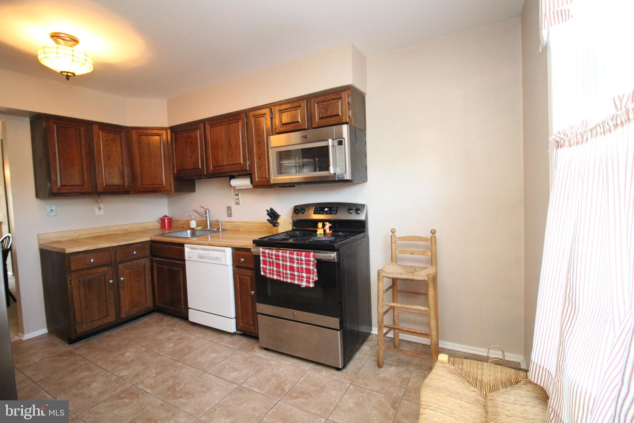 603 Seminole Gardens Ambler, PA 19002 - Photo 9 of 28