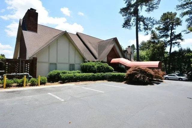 $290,000 | 6851 Roswell Road, Unit N20, Sandy Springs, GA 30328