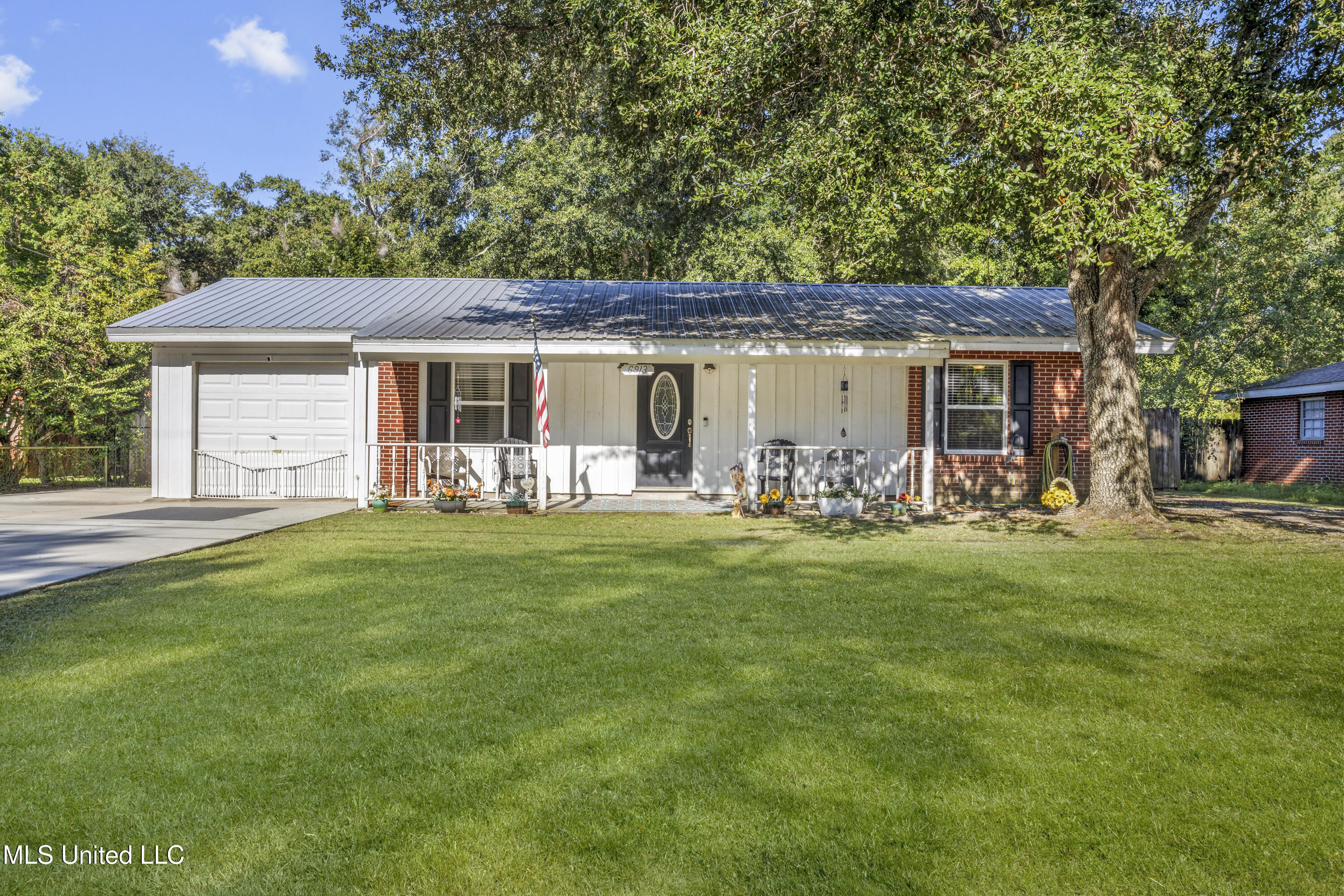 6913 Barnes Road Moss Point, MS 39563 - Photo 1 of 26 0001