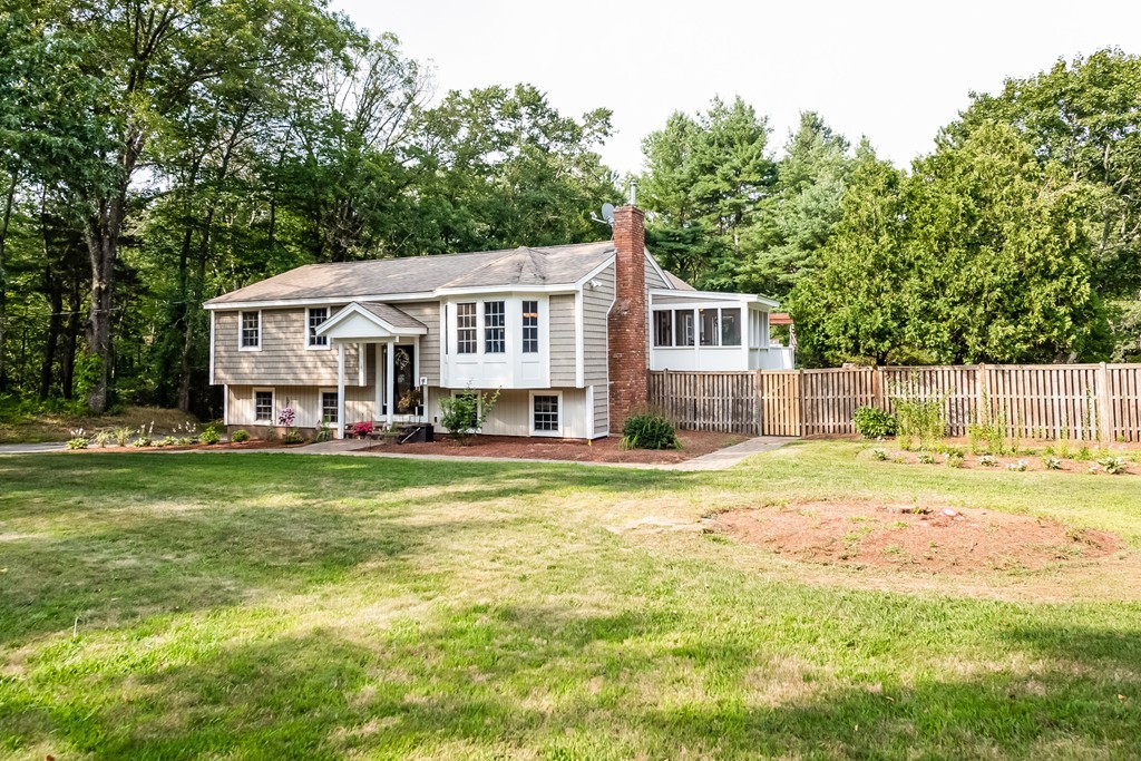 6 Farnham Road Georgetown, MA 01833 - Photo 3 of 30 Gallery Image 3