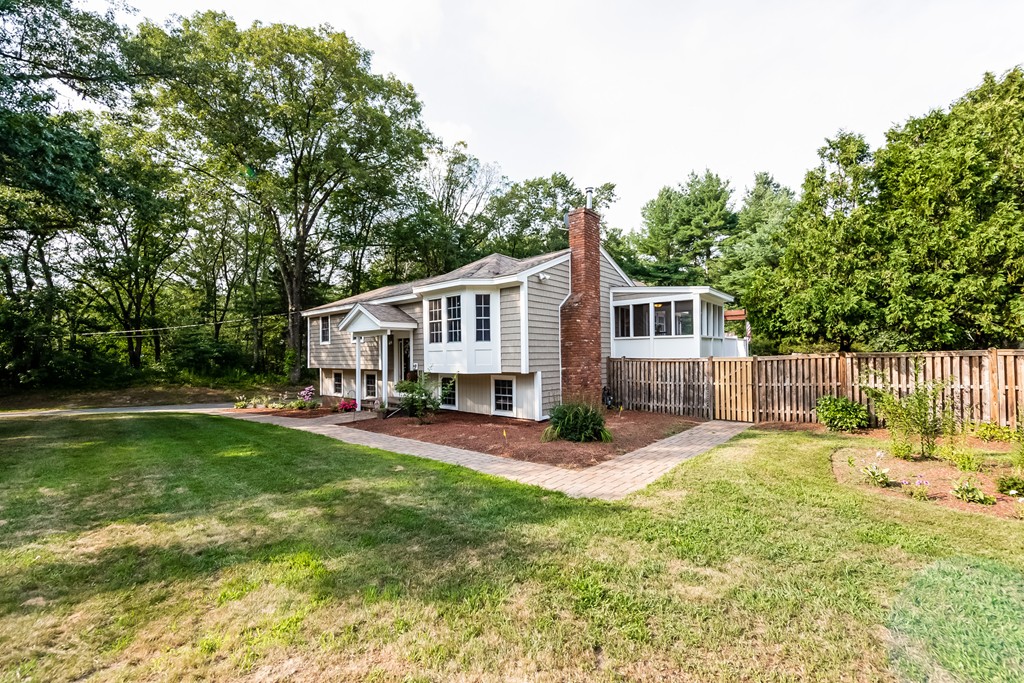 6 Farnham Road Georgetown, MA 01833 - Photo 4 of 30 Gallery Image 4