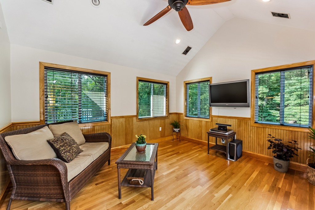 6 Farnham Road Georgetown, MA 01833 - Photo 5 of 30 Gallery Image 5