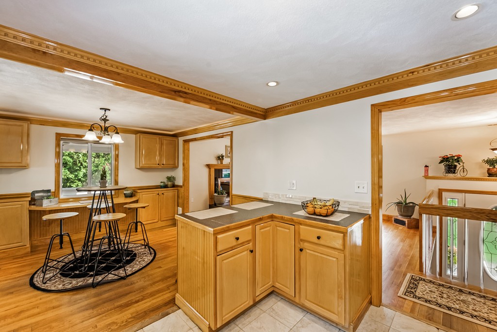 6 Farnham Road Georgetown, MA 01833 - Photo 10 of 30 Gallery Image 10