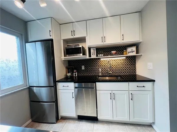 $2,100 | 405 Parkwood Drive, Cranberry Township, PA 16066