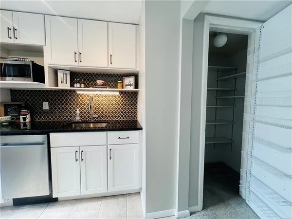 $2,100 | 405 Parkwood Drive, Cranberry Township, PA 16066