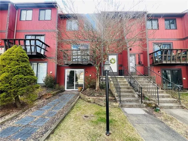 $2,100 | 405 Parkwood Drive, Cranberry Township, PA 16066