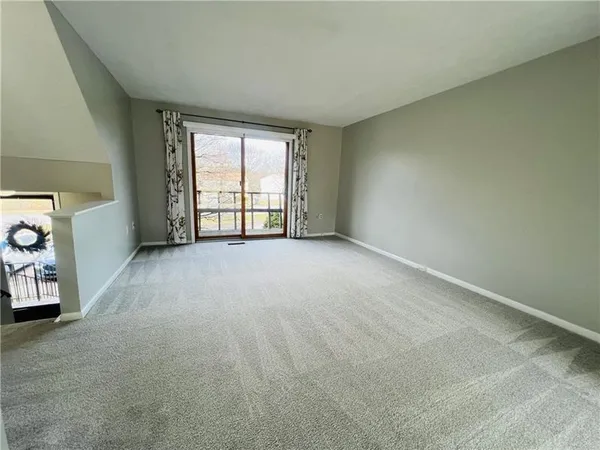 $2,100 | 405 Parkwood Drive, Cranberry Township, PA 16066