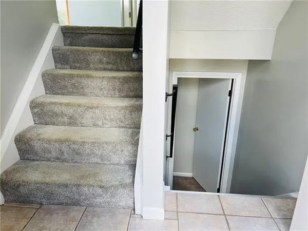 $2,100 | 405 Parkwood Drive, Cranberry Township, PA 16066