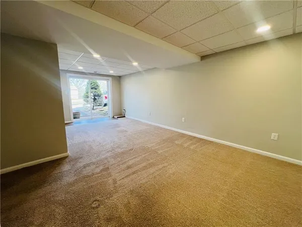 $2,100 | 405 Parkwood Drive, Cranberry Township, PA 16066