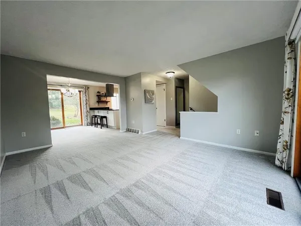 $2,100 | 405 Parkwood Drive, Cranberry Township, PA 16066