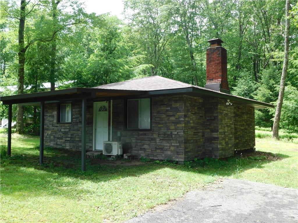 367 Pike School Road Markleysburg, PA 15459 - Photo 5 of 16 a front view of a house with garden