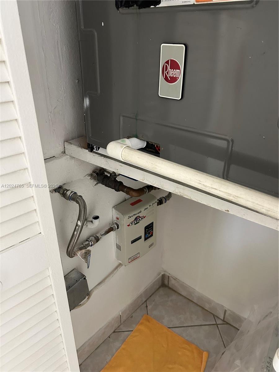 10919 West Okeechobee Road, Unit 101 Hialeah Gardens, FL 33018 - Photo 17 of 21 a utility room with dryer and washer