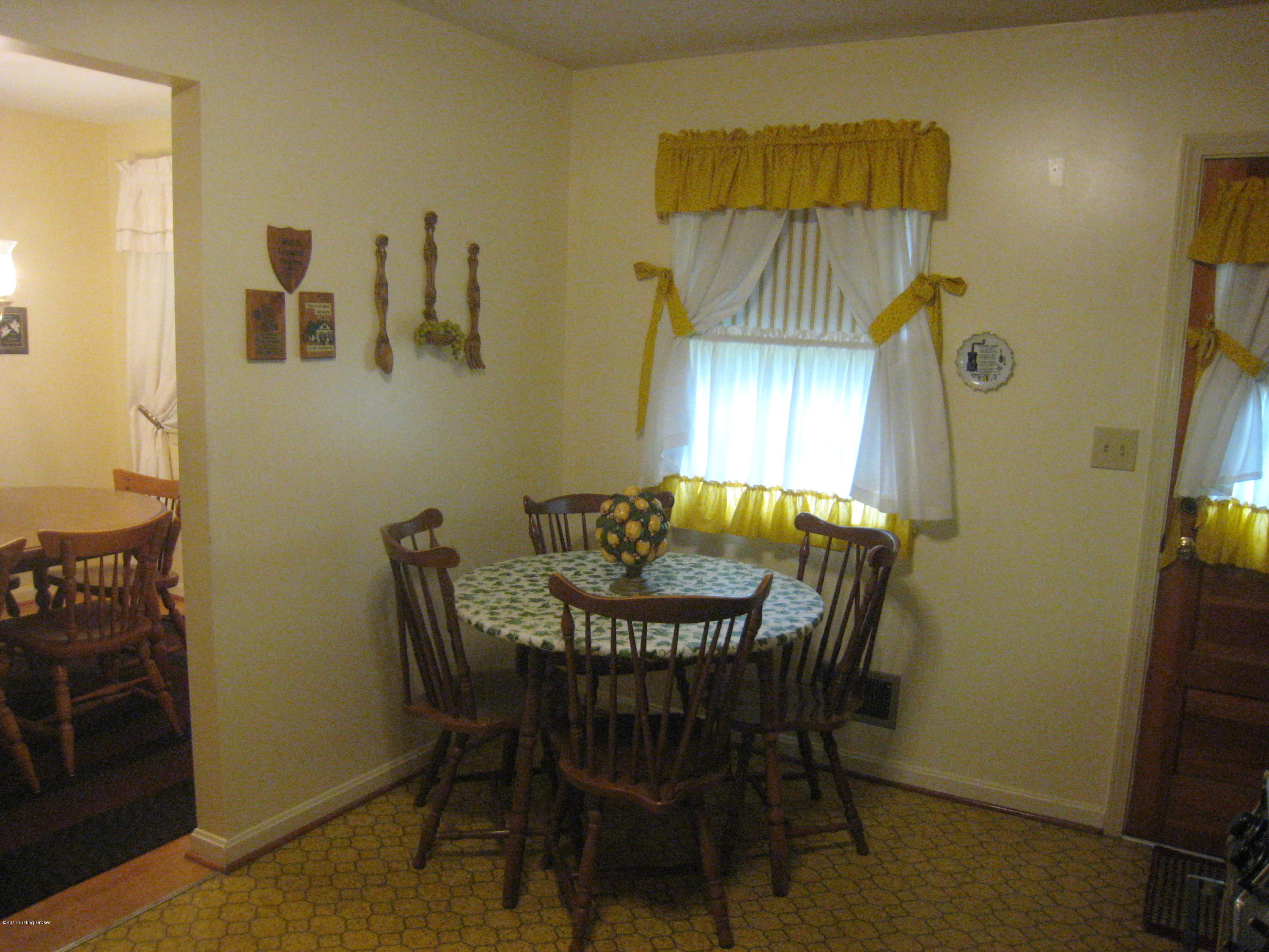1510 Knight Road Louisville, KY 40216 - Photo 10 of 29 Kitchen