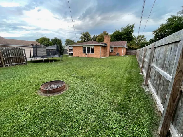 $200,000 | 180 Regent Street, Lincoln, IL 62656