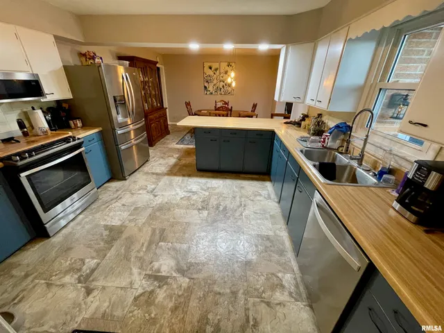 $200,000 | 180 Regent Street, Lincoln, IL 62656