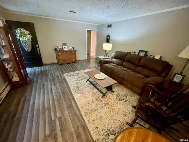 $200,000 | 180 Regent Street, Lincoln, IL 62656