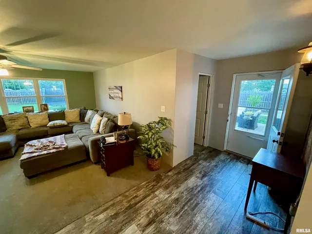 $200,000 | 180 Regent Street, Lincoln, IL 62656