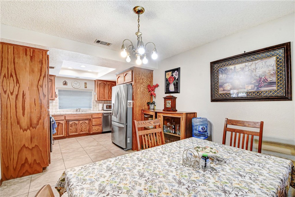 3871 Roxbury Drive Hemet, CA 92545 - Photo 4 of 11 Gallery Image 4