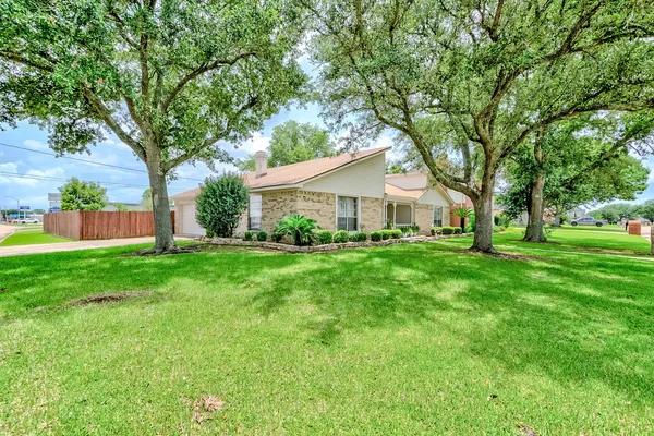 $285,000 | 2103 Avenue North, Nederland, TX 77627