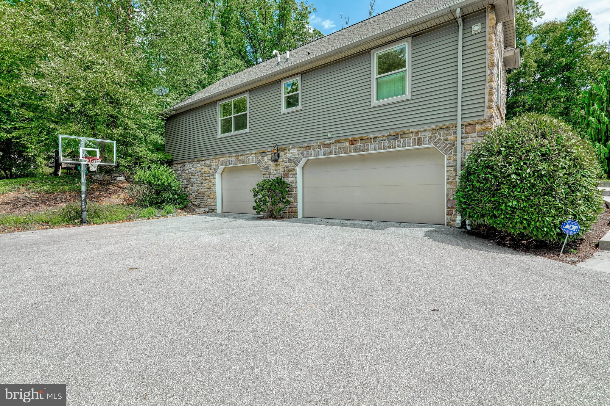1819 Ridgewood Road York, PA 17406 - Photo 6 of 40 Gallery Image 6