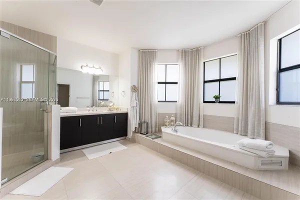 $6,300 | 10560 Northwest 69th Terrace, Unit 10560, Doral, FL 33178