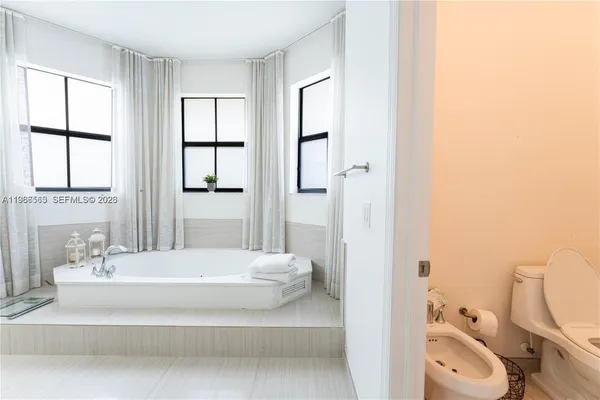 $6,300 | 10560 Northwest 69th Terrace, Unit 10560, Doral, FL 33178