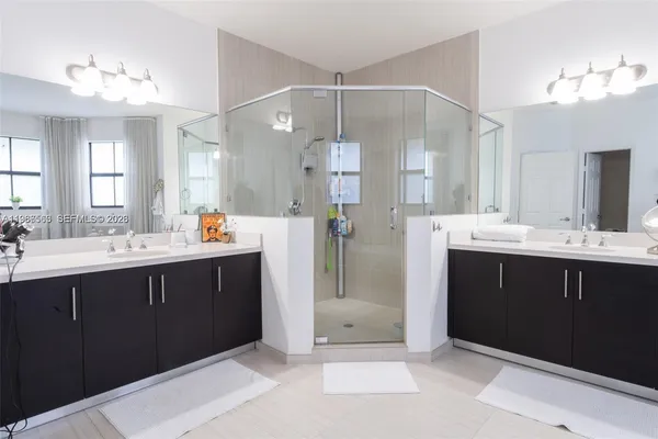 $6,300 | 10560 Northwest 69th Terrace, Unit 10560, Doral, FL 33178