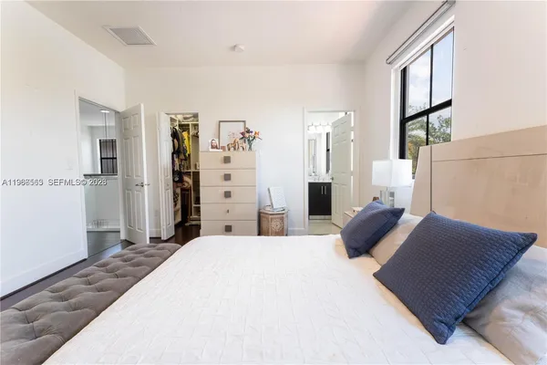 $6,300 | 10560 Northwest 69th Terrace, Unit 10560, Doral, FL 33178