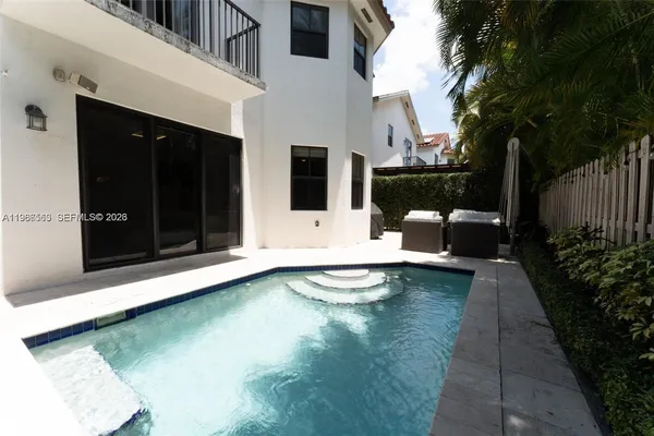 $6,300 | 10560 Northwest 69th Terrace, Unit 10560, Doral, FL 33178