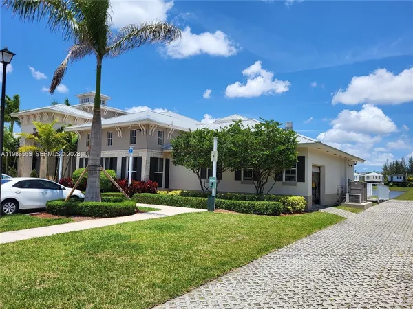 $6,300 | 10560 Northwest 69th Terrace, Unit 10560, Doral, FL 33178