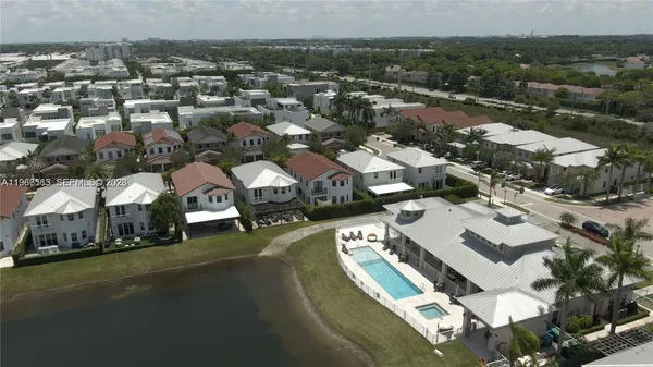 $6,300 | 10560 Northwest 69th Terrace, Unit 10560, Doral, FL 33178