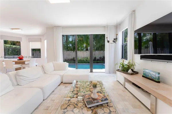 $6,300 | 10560 Northwest 69th Terrace, Unit 10560, Doral, FL 33178