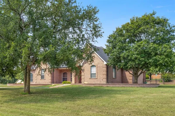 $535,000 | 364 Preakness Place Road, Van Alstyne, TX 75495