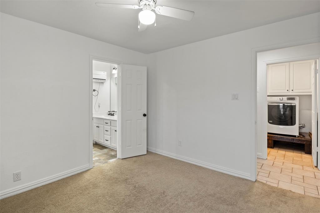 364 Preakness Place Road Van Alstyne, TX 75495 - Photo 33 of 40 an empty room with a bathroom