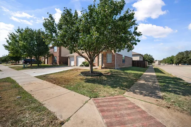 $2,300 | 800 Green Heath Avenue, Fort Worth, TX 76120