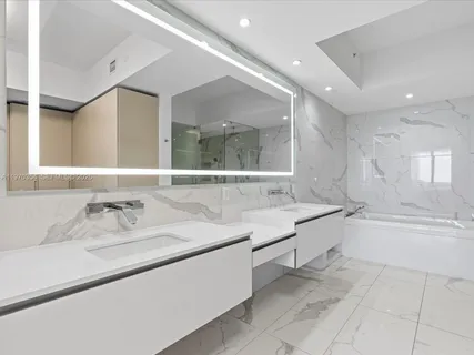 $3,200,000 | 5500 Island Estates Drive, Unit 606N, Aventura, FL 33160