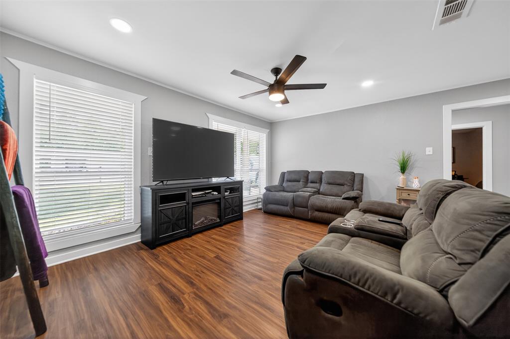 614 Colonial Drive Athens, TX 75751 - Photo 5 of 26 a living room with furniture and a flat screen tv