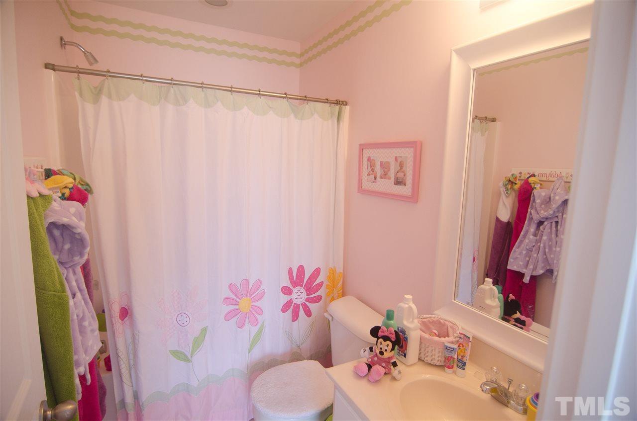 7866 Spungold Street Raleigh, NC 27617 - Photo 9 of 24 Gallery Image 9