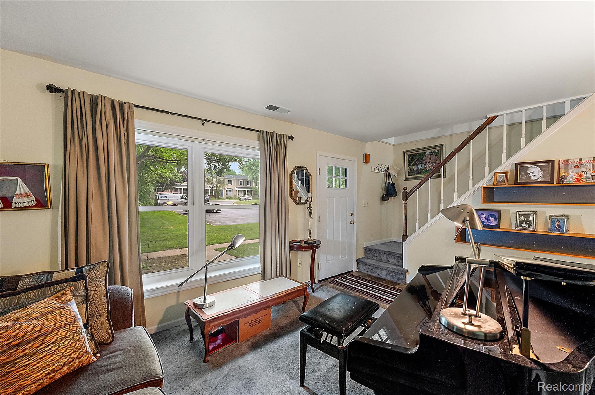 930 Little Hill Court Rochester, MI 48307 - Photo 22 of 38 35-930 Little Hill Ct -35.jpg