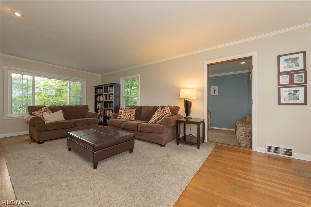2516 Milton Road Cleveland, OH 44118 - Photo 2 of 34 Gallery Image 2