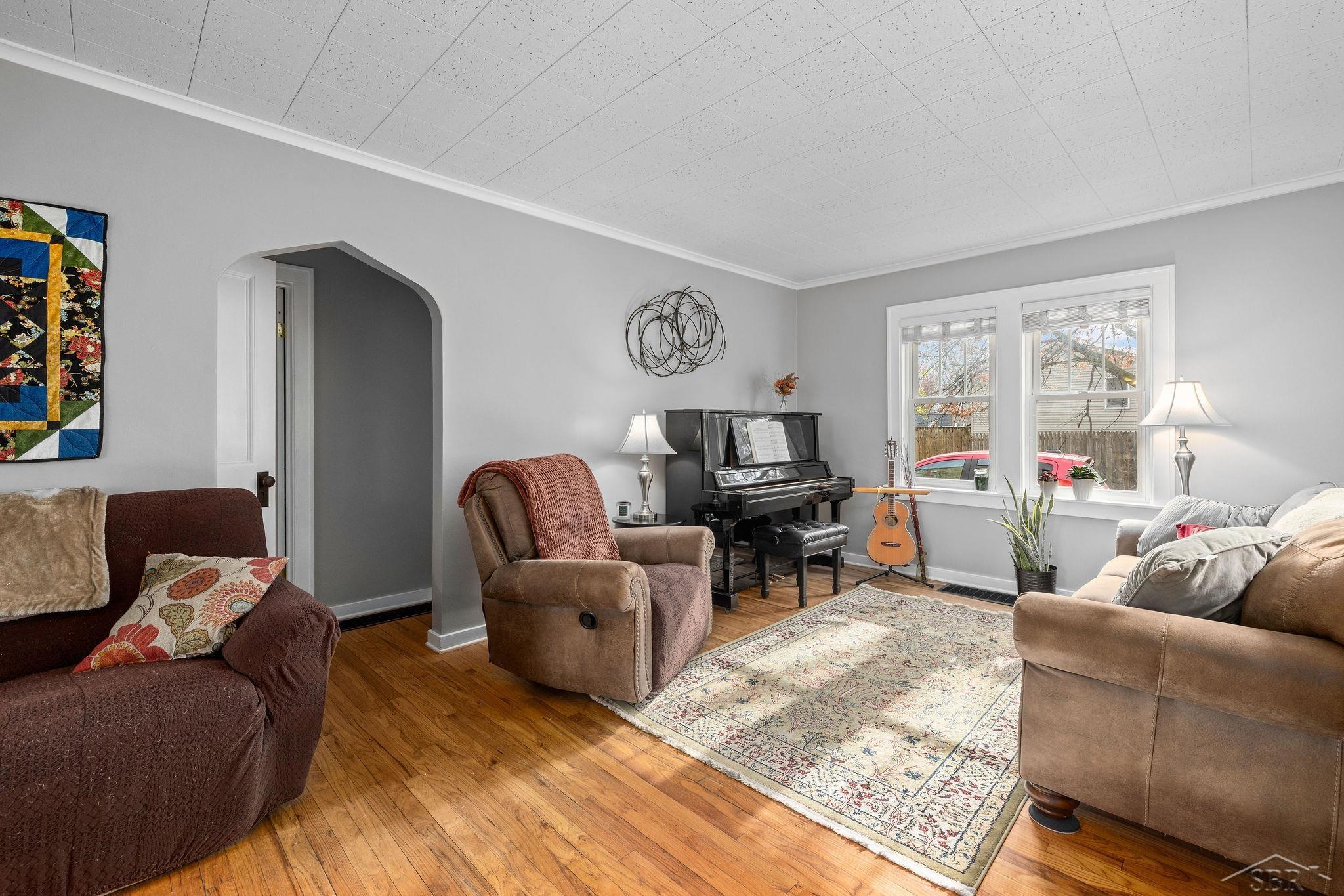 305 Adams Road Saginaw, MI 48609 - Photo 2 of 47 Living Room