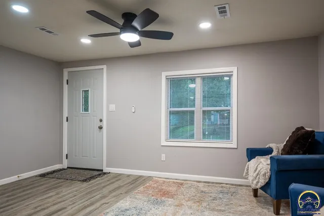 $120,000 | 2709 Southeast Massachusetts Avenue, Topeka, KS 66605